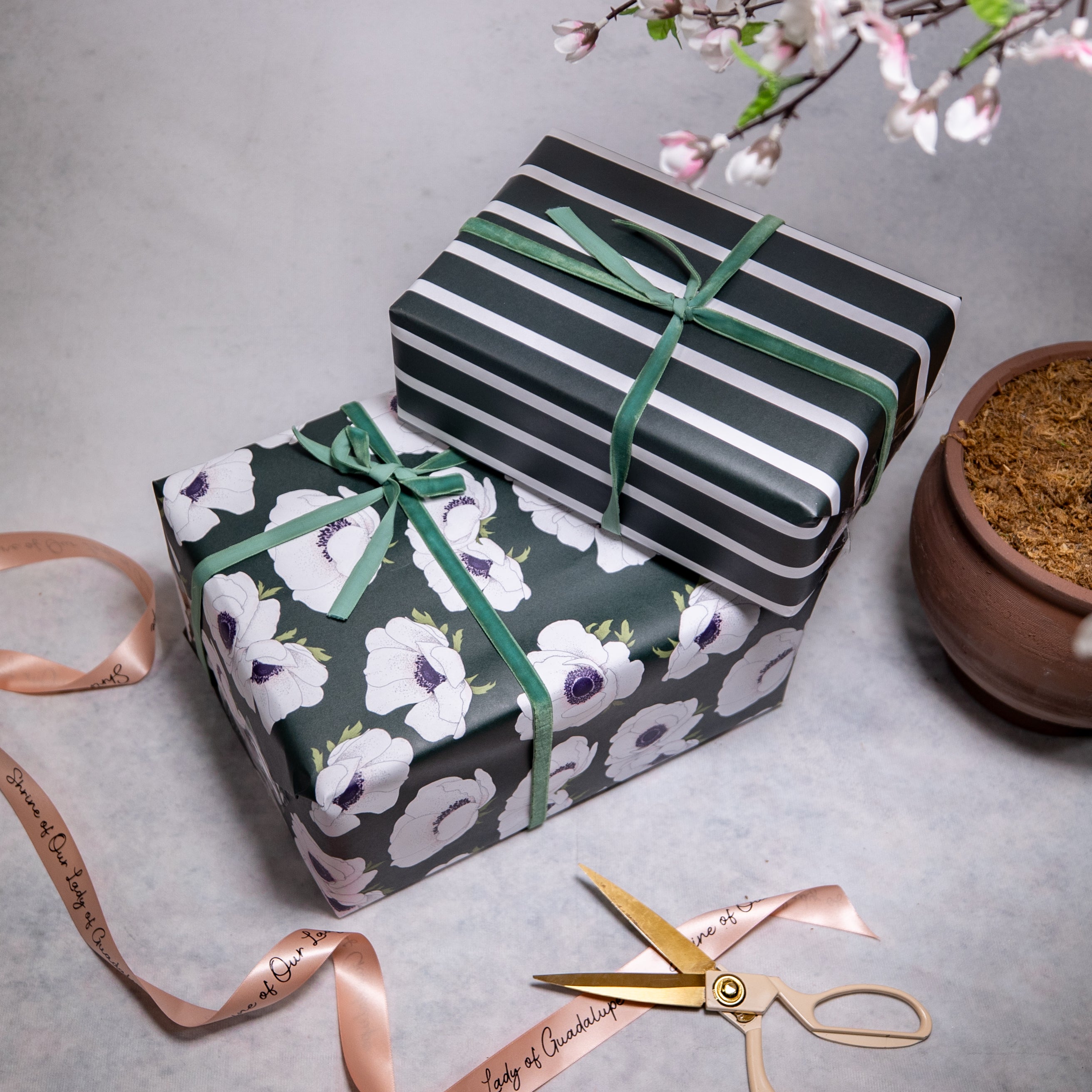 Wrapping Paper - White Anemone