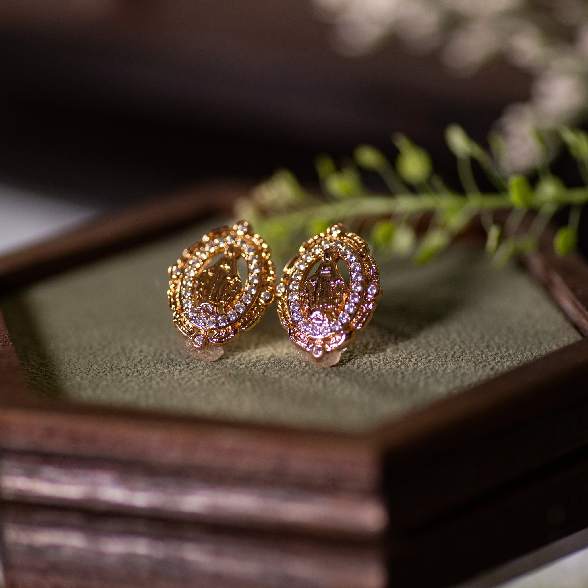 Pendant - Mother Mary - Studs - Cz - 18k Gold