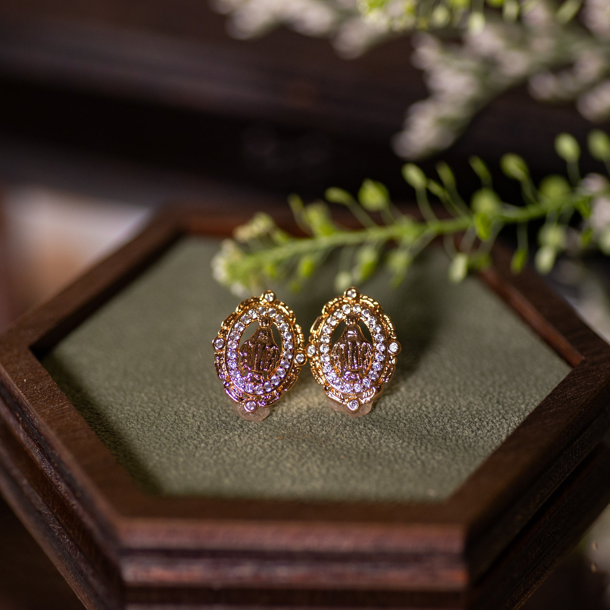 Pendant - Mother Mary - Studs - Cz - 18k Gold