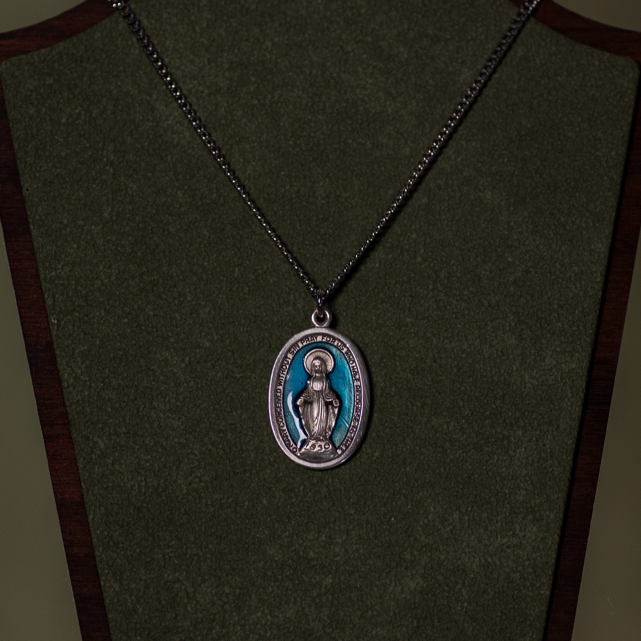 Pendant - MM w Blue Epoxy - Round - Sterling Silver - 18"
