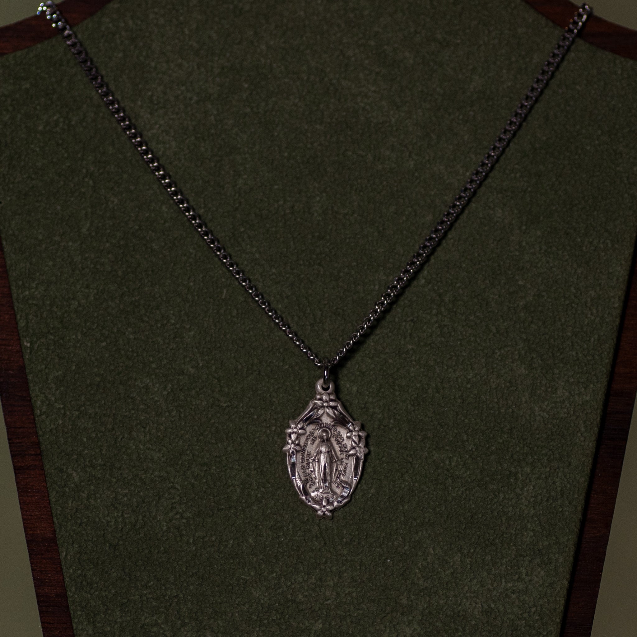 Pendant - MM Oval w/ Flowers - Sterling Silver - 18" Stainless Steel Chain