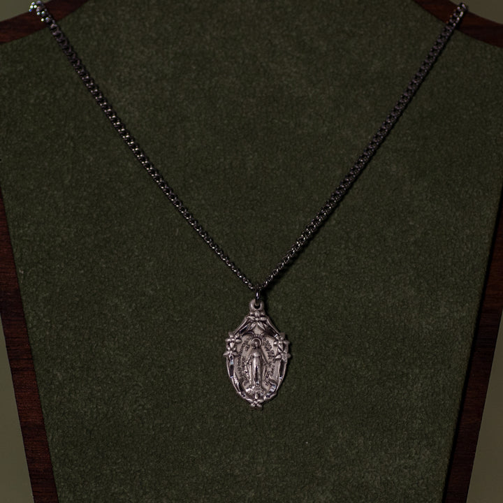 Pendant - MM Oval w/ Flowers - Sterling Silver - 18" Stainless Steel Chain