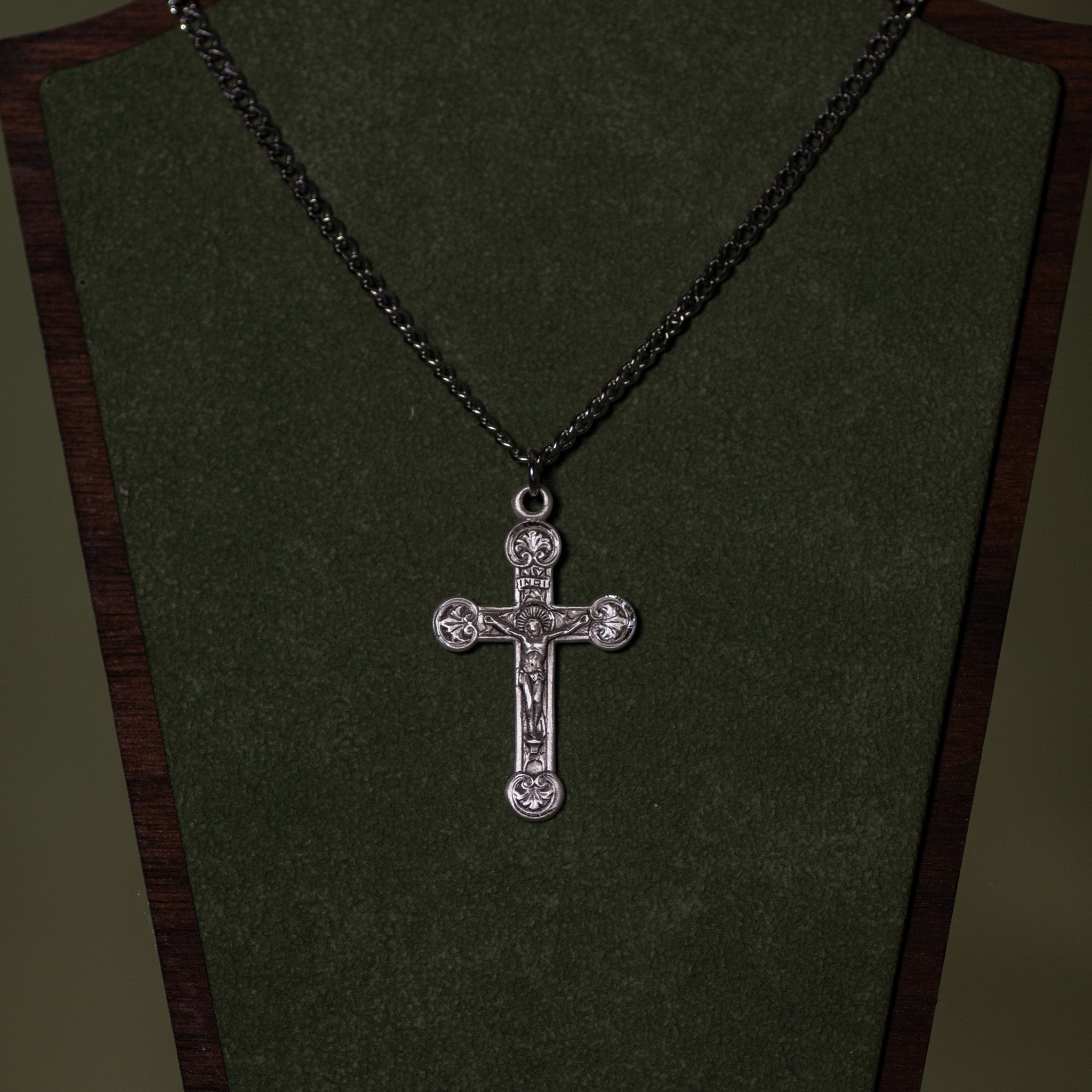 Pendant - Crucifix - Floret Tipped - 24" Stainless Steel Curb Chain