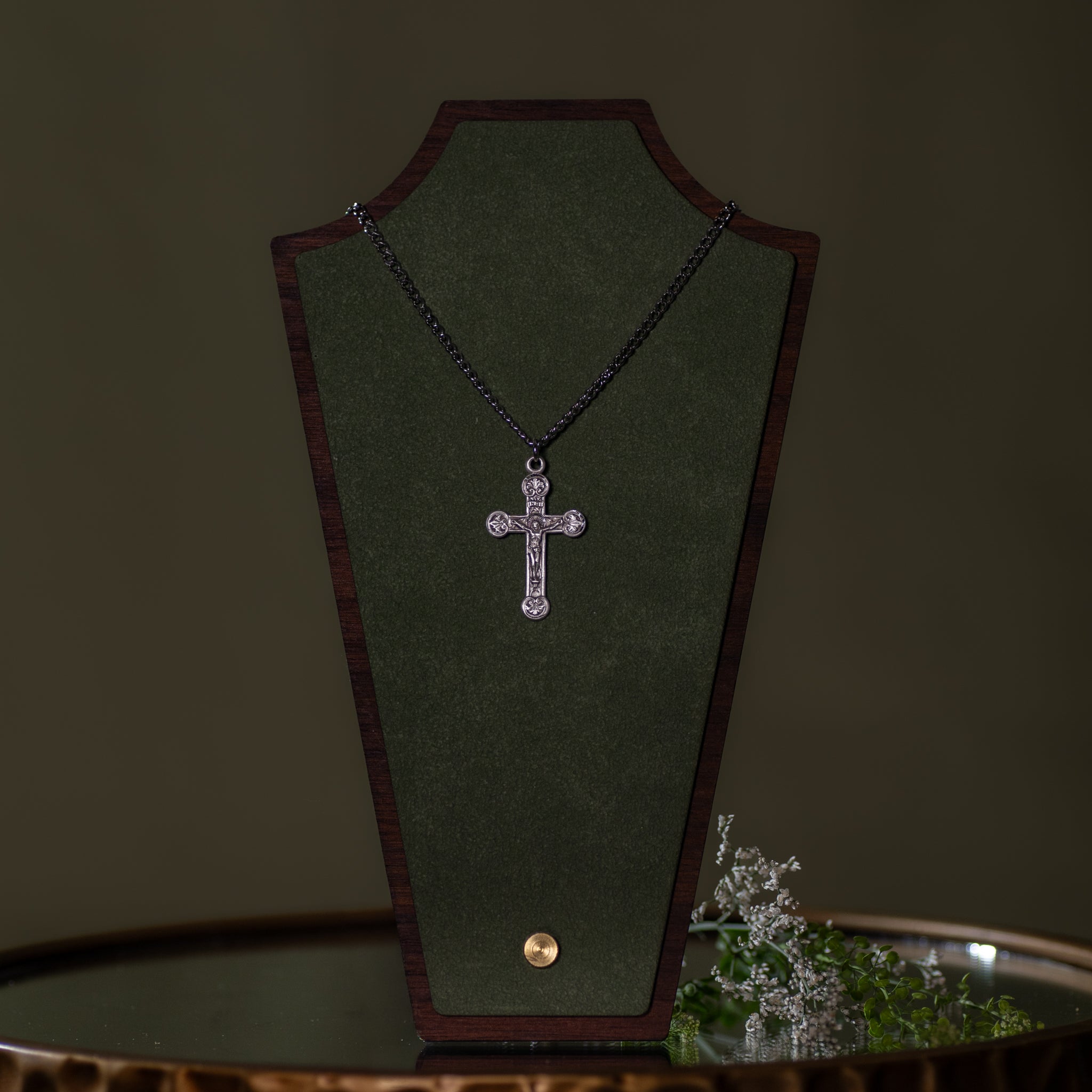 Pendant - Crucifix - Floret Tipped - 24" Stainless Steel Curb Chain