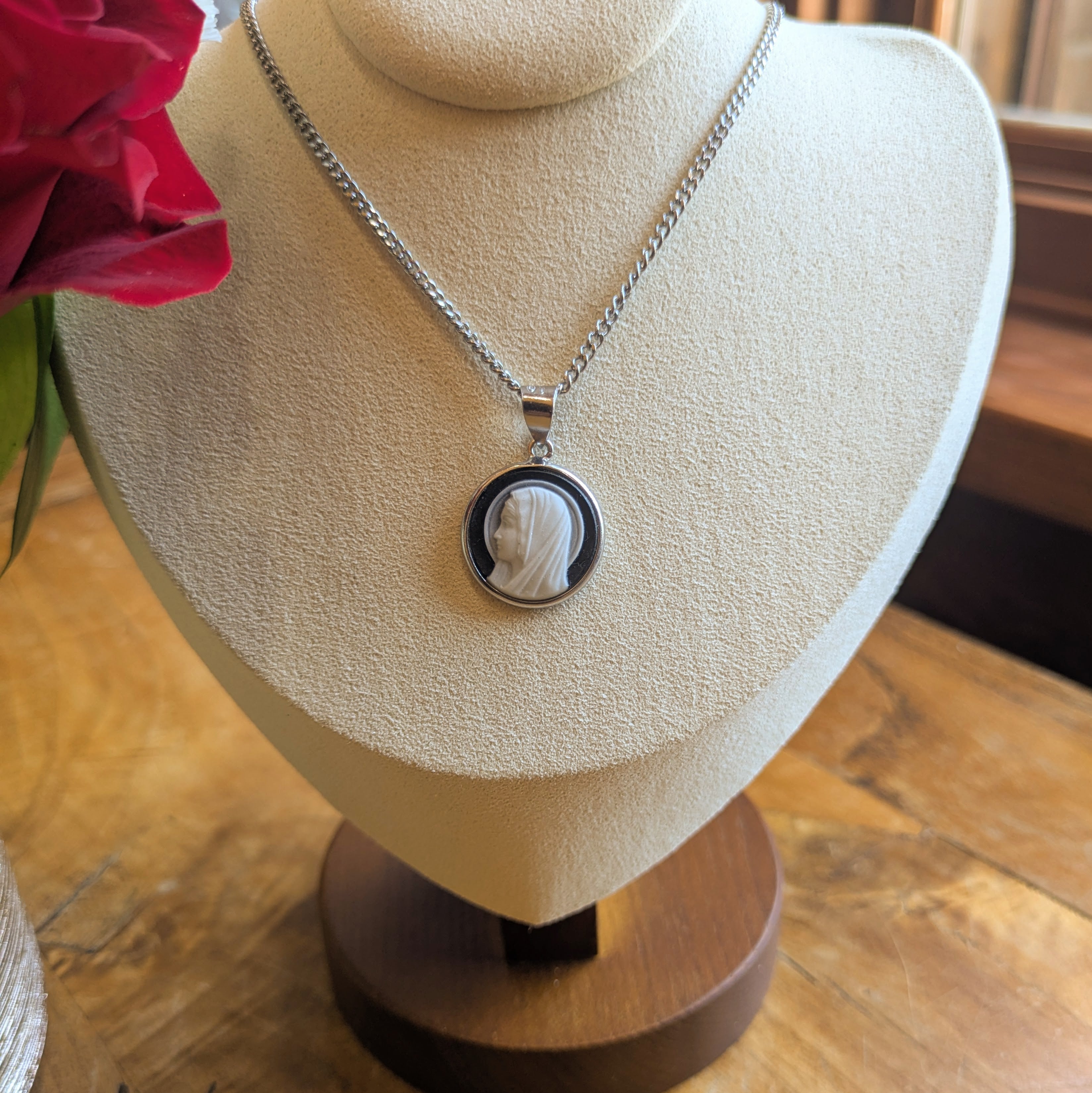 Pendant - Madonna Cameo - Black & White - Sterling Silver Rim