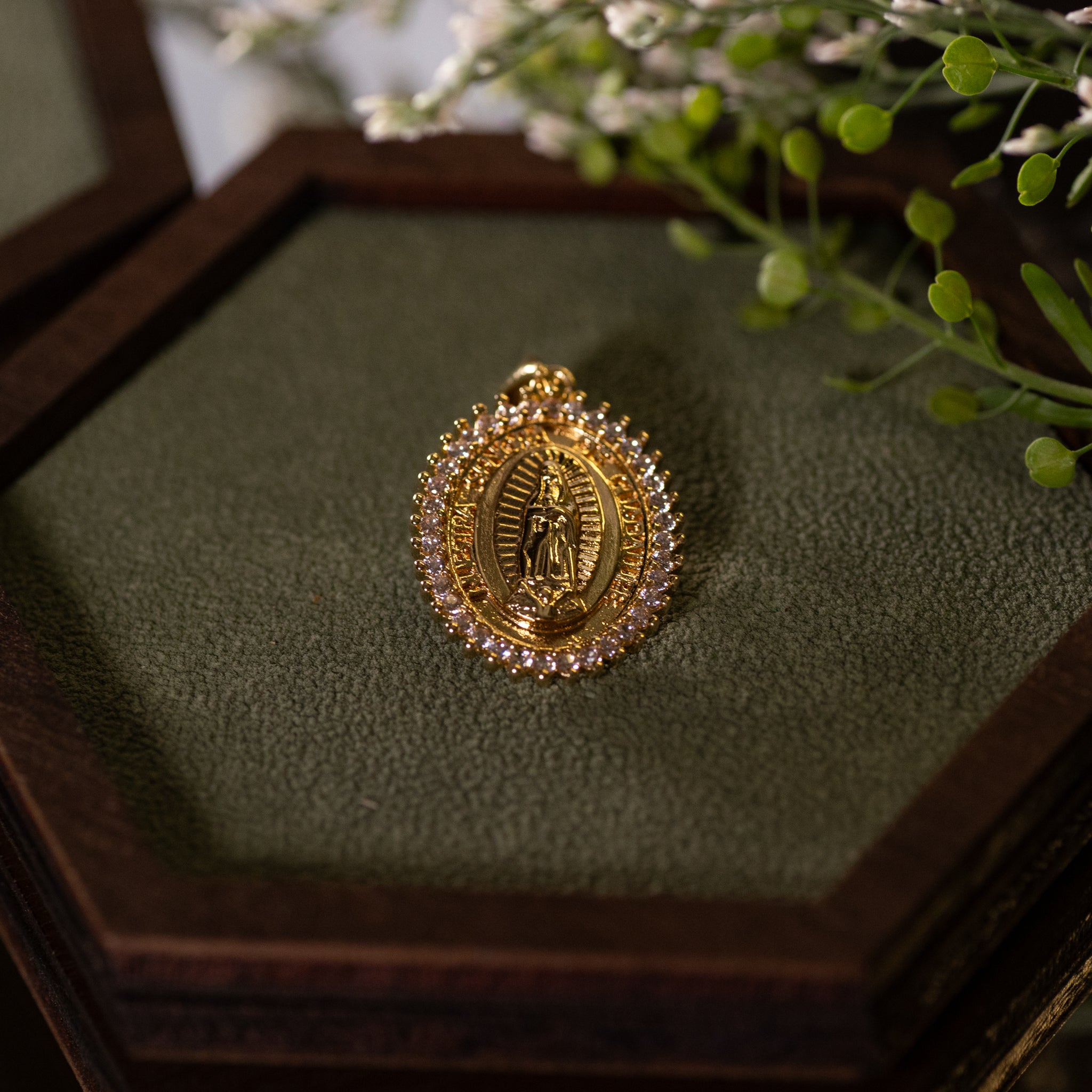 Pendant - OLG - Oval - Rhinestone - 24K Gold Filled
