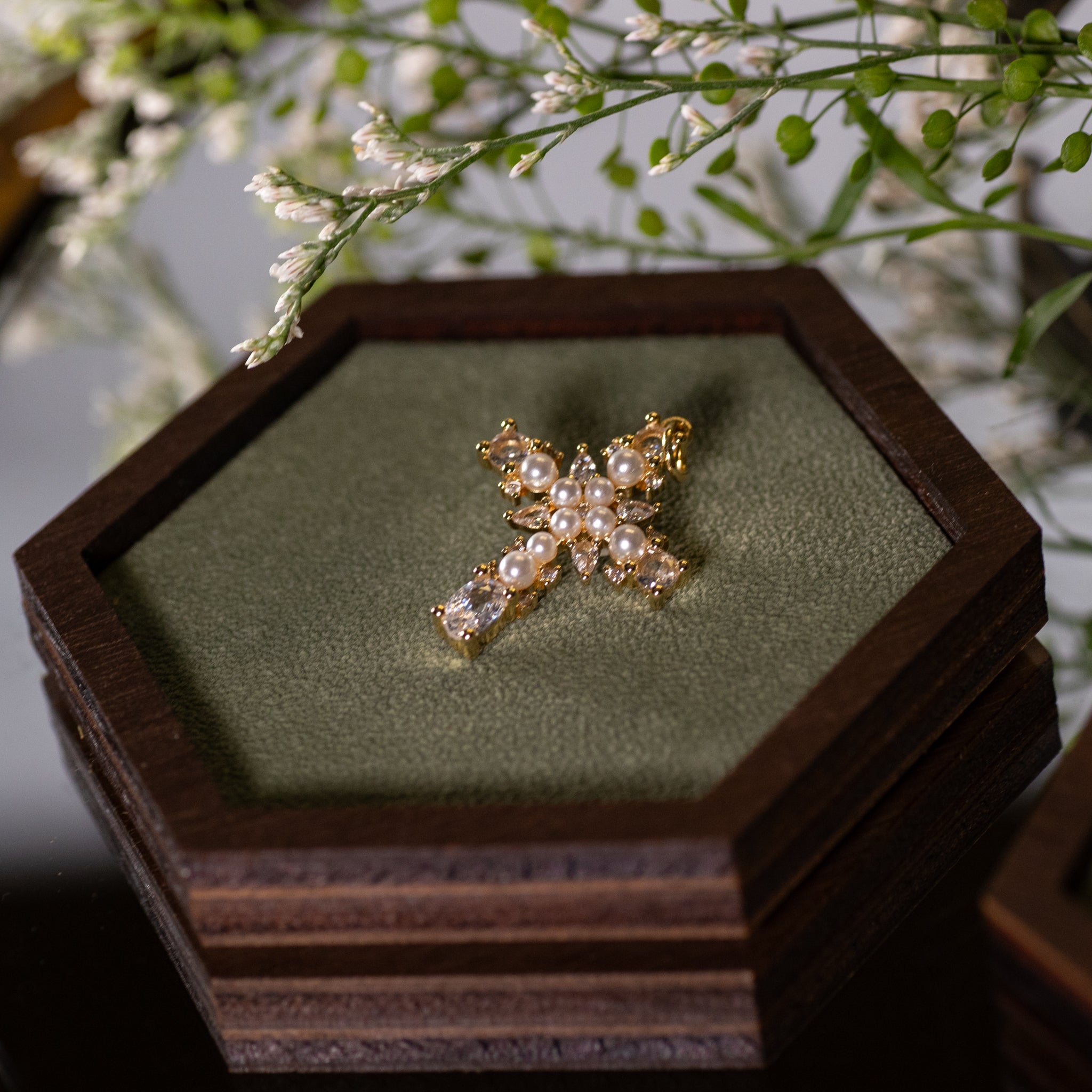 Pendant - Cross - Pearl - Cz - 16K Gold Filled